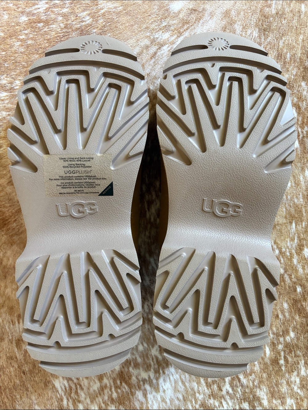 UGG Women's Tan Suede Shearling Clog Mules - Picture 5 of 7